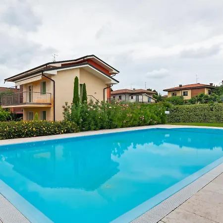 Cozy Holiday Near Bettona With Spectacular Hill-view * Lazise