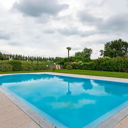 Cozy Holiday Near Bettona With Spectacular Hill-view Lazise