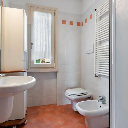 Cozy Holiday Near Bettona With Spectacular Hill-view Holiday home Lazise