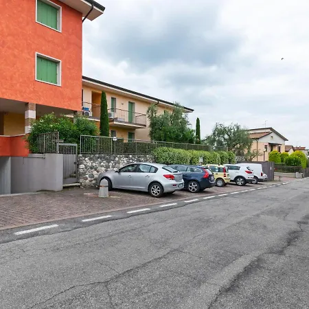 Cozy Holiday Near Bettona With Spectacular Hill-view Holiday home Lazise