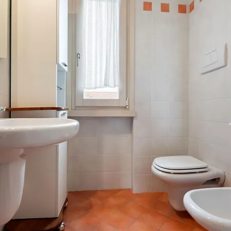 Cozy Holiday Near Bettona With Spectacular Hill-view Lazise